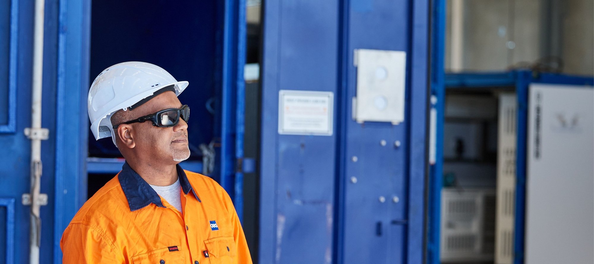 OEG-Australia-worker-3600x1600