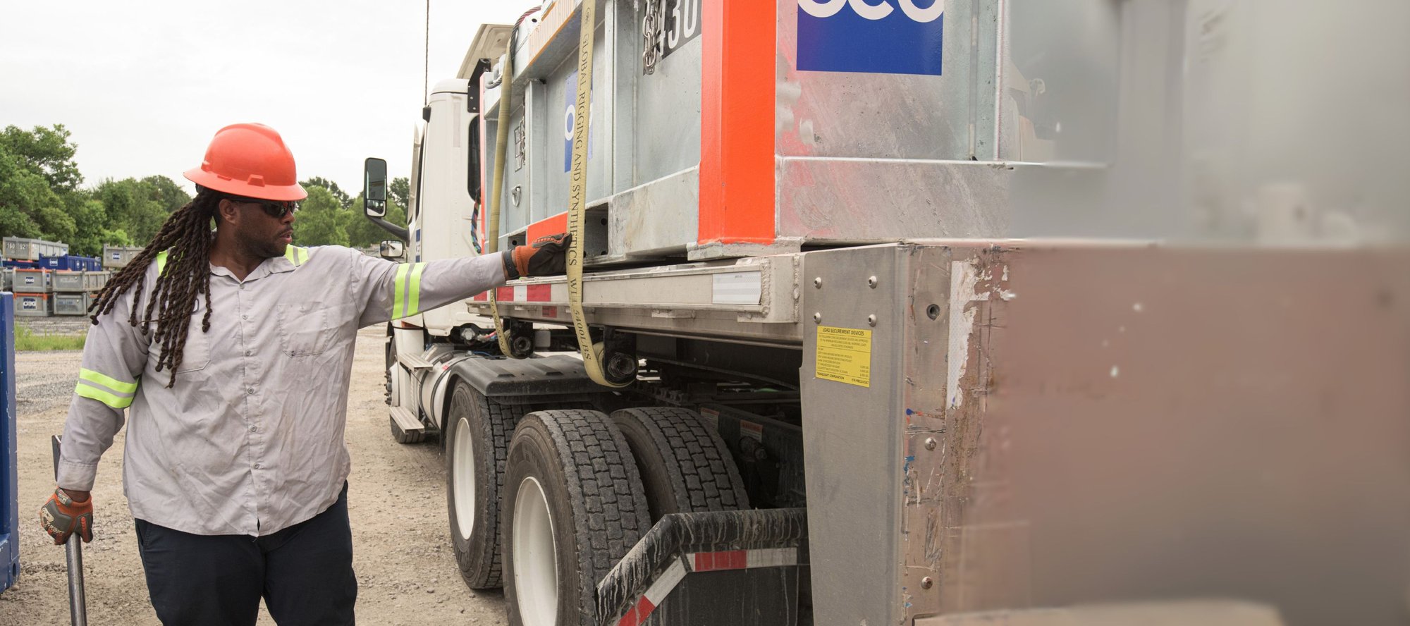 OEG-USA-ENVIROPAK-worker-3600x1600 (2)