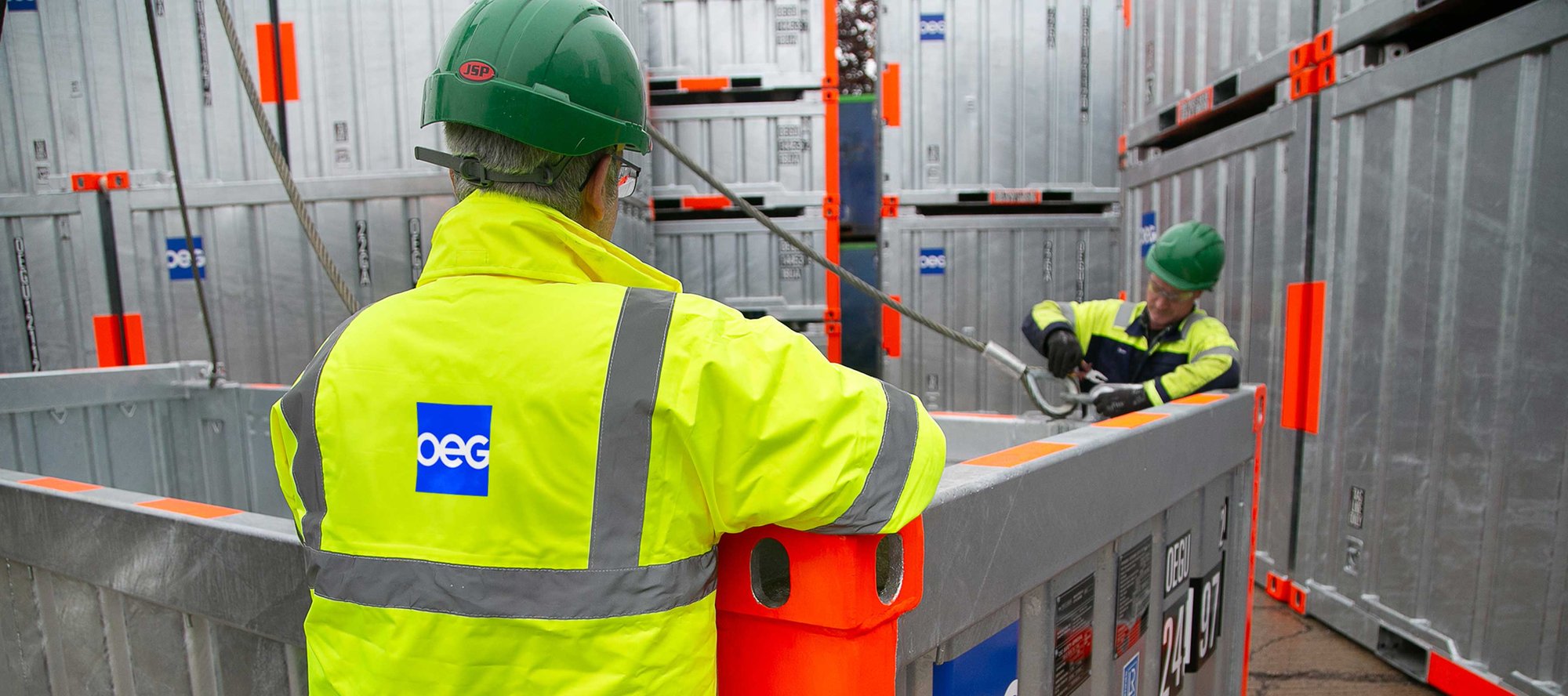 OEG yard workers connecting slings to a container