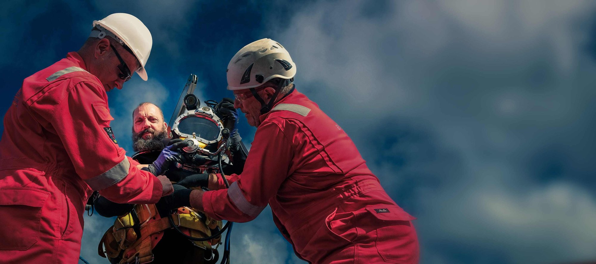 Subsea diver with OEG workmen