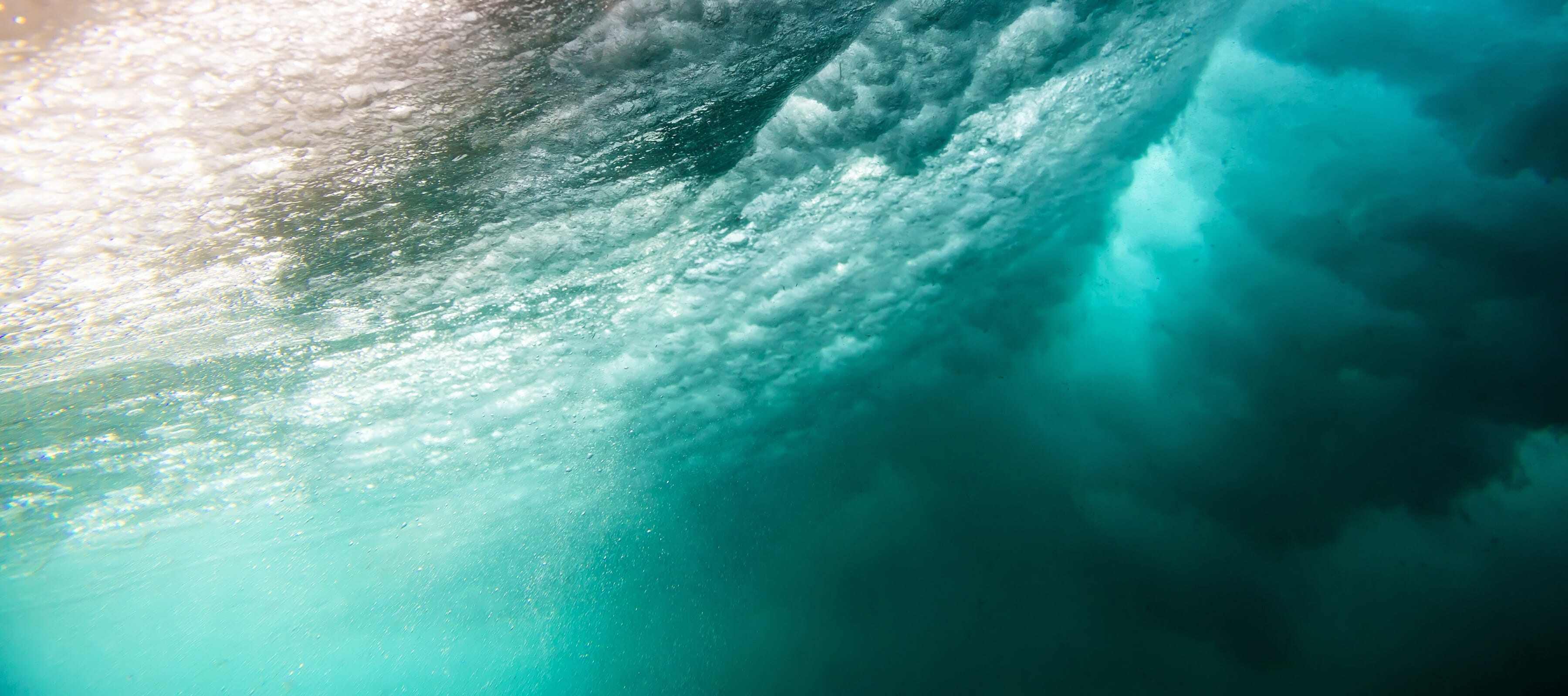 Turquise sea waves