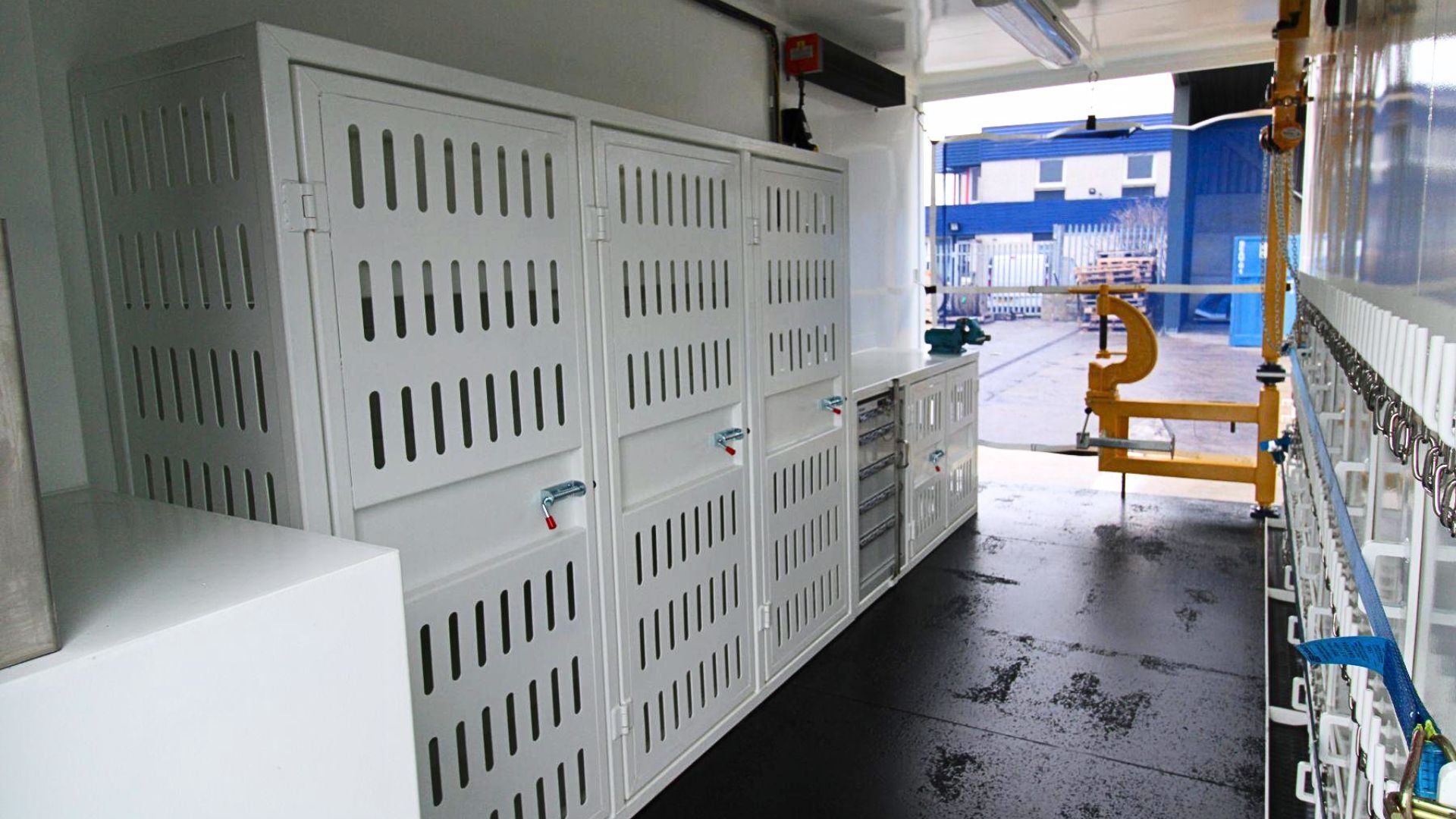 Well completions workshop container